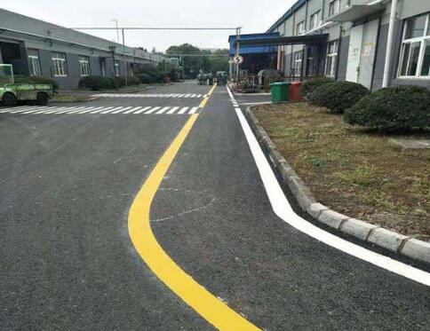 廠區(qū)道路劃線作用是什么，廠區(qū)道路劃線找誰？飛揚市政口碑好