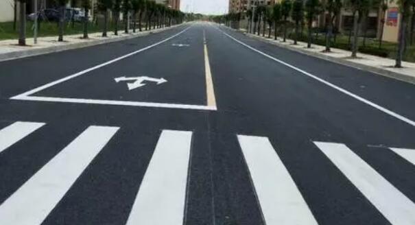 廠里道路劃線是否是必須的？?jī)?yōu)化交通秩序，提升安全性