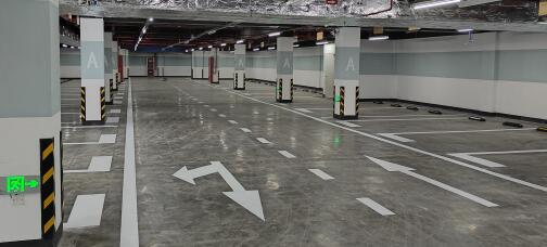 停車場劃線解析，高效利用空間，5300平米可容納多少停車位？