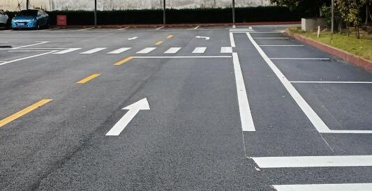 蘇州廠區(qū)劃線解讀，100個(gè)小車位需要多少桶油漆？