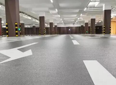 工廠磨石地坪施工難題不用愁，專業(yè)設(shè)備團(tuán)隊(duì)來(lái)解憂